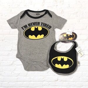 Batman I’m Never Tired Grey Bodysuit with Bib Set Size 3-6 months NWT